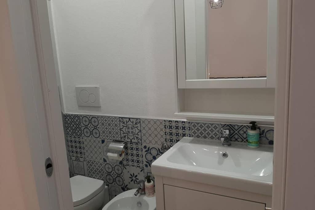 Casetta Alu' - Il Tuo Nido A Stampace Cagliari Exteriör bild